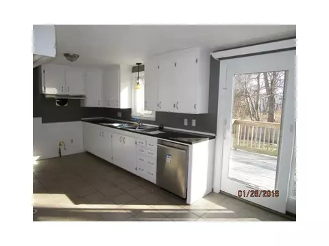 48 Limestone St, Warwick, RI 02889 photo 2