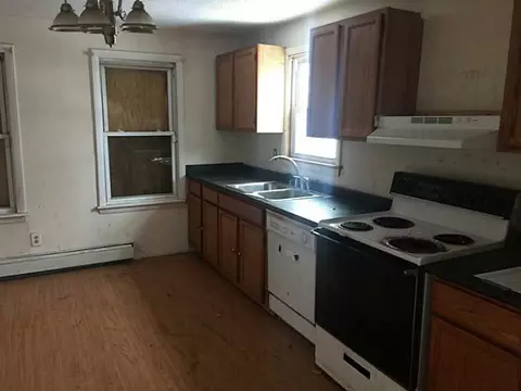 61 Oak St, Woonsocket, RI 02895 photo 3