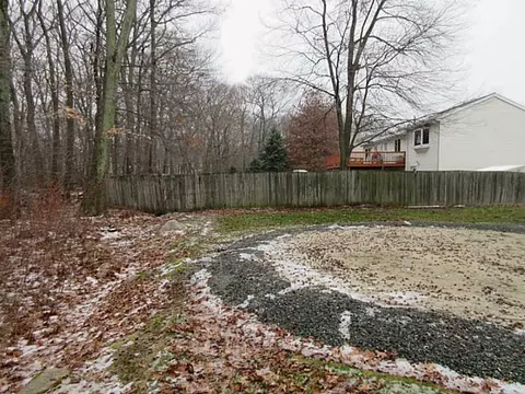 64 Mohawk Trl, Cranston, RI 02921 photo 3