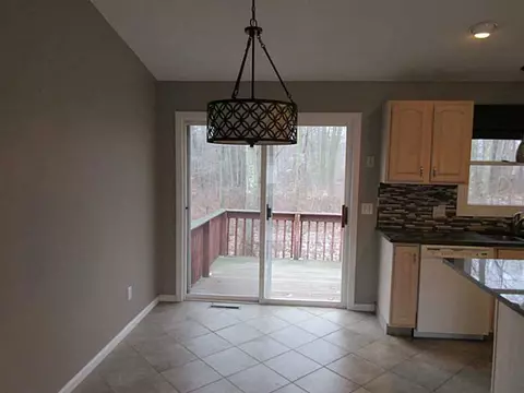 64 Mohawk Trl, Cranston, RI 02921 photo 7