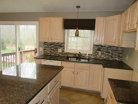64 Mohawk Trl, Cranston, RI 02921 photo 9