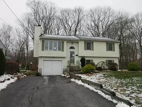 64 Mohawk Trl, Cranston, RI 02921 photo 1
