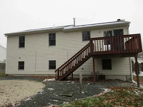 64 Mohawk Trl, Cranston, RI 02921 photo 2