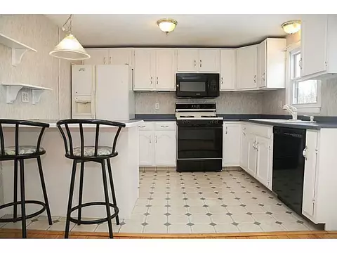 117 Shawomet Ave, Warwick, RI 02889 photo 8