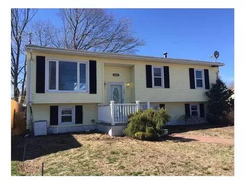 117 Shawomet Ave, Warwick, RI 02889 photo 1