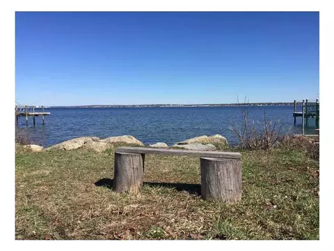 117 Shawomet Ave, Warwick, RI 02889 photo 2