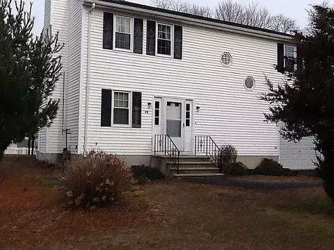 25 Criterion Ave, Warwick, RI 02889 photo 2