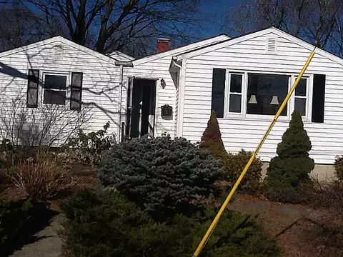 141 Winter Ave, Warwick, RI 02888 photo 2