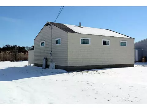 9 Breach Dr, Westerly, RI 02891 photo 2