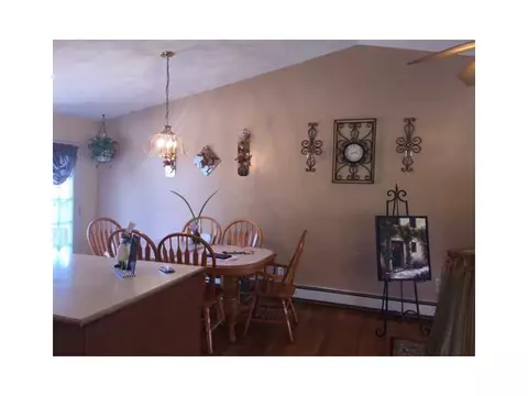36 Jonathan Ct, Warwick, RI 02888 photo 9