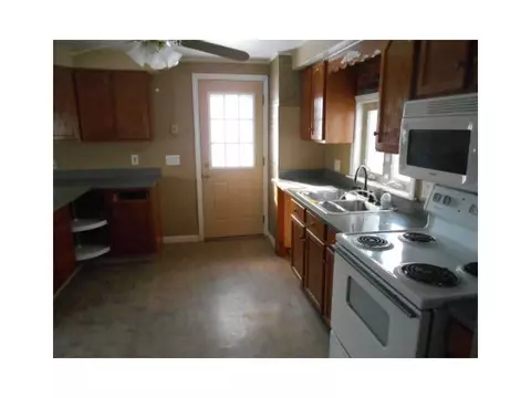 109 Olive St, Woonsocket, RI 02895 photo 8