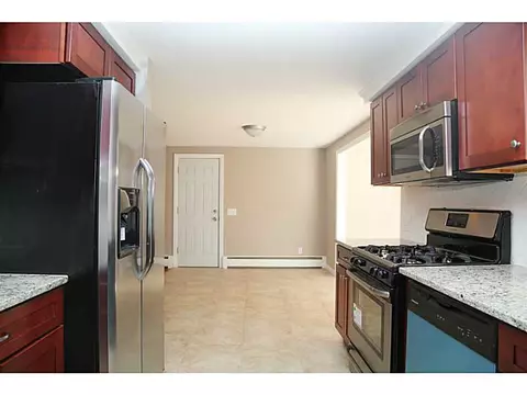 20 Bugbee Ave, Warwick, RI 02889 photo 7