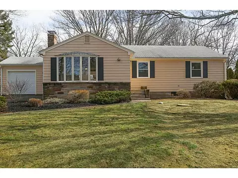 20 Bugbee Ave, Warwick, RI 02889 photo 1
