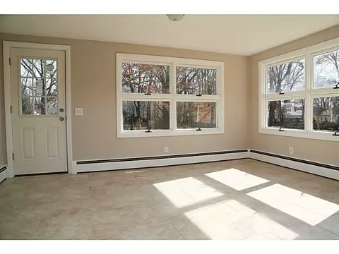 20 Bugbee Ave, Warwick, RI 02889 photo 9