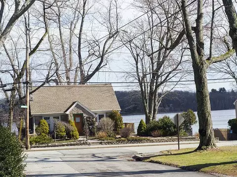 14 Centennial St, Warwick, RI 02886 photo 2