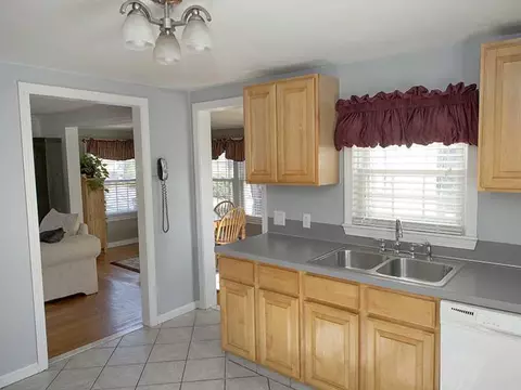 14 Centennial St, Warwick, RI 02886 photo 6