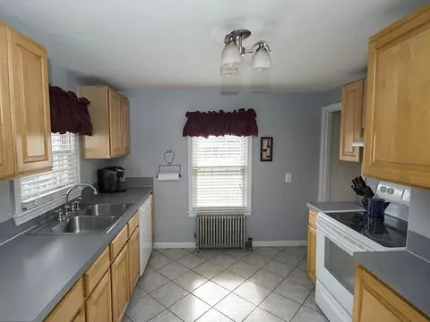 14 Centennial St, Warwick, RI 02886 photo 5