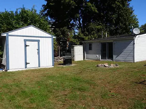 7 W View St, Warwick, RI 02889 photo 2