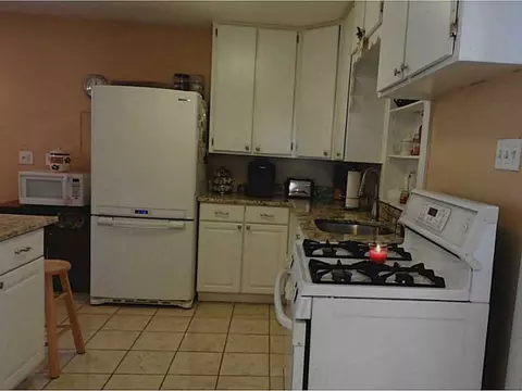 7 W View St, Warwick, RI 02889 photo 4