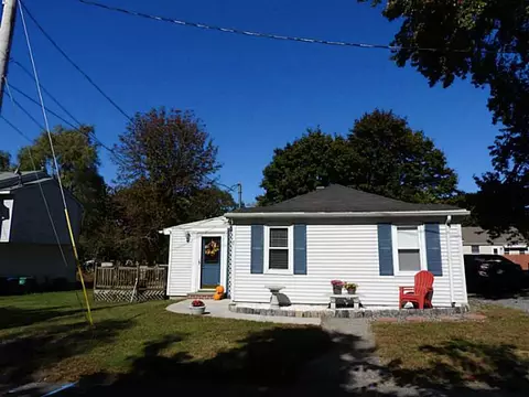 7 W View St, Warwick, RI 02889 photo 1