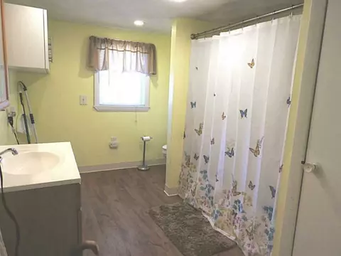 7 W View St, Warwick, RI 02889 photo 17