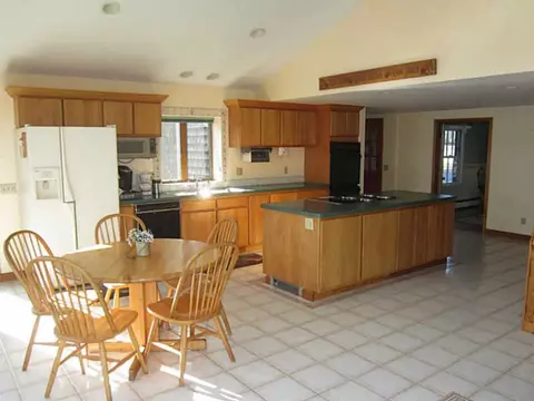 44 Davis Cir, Warwick, RI 02886 photo 19