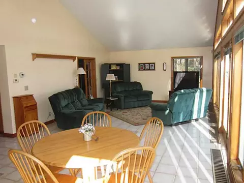 44 Davis Cir, Warwick, RI 02886 photo 20