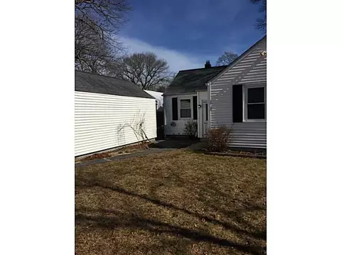202 Oak Tree Ave, Warwick, RI 02886 photo 3