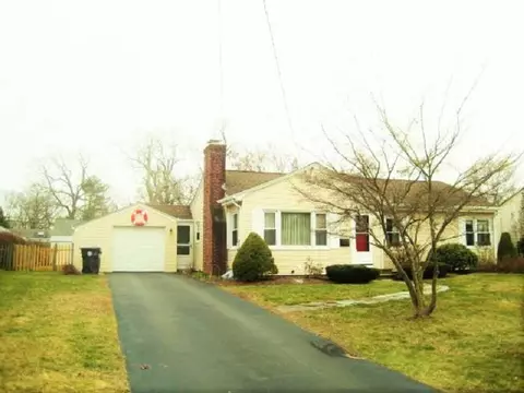 53 Frontier Rd, Warwick, RI 02889 photo 2