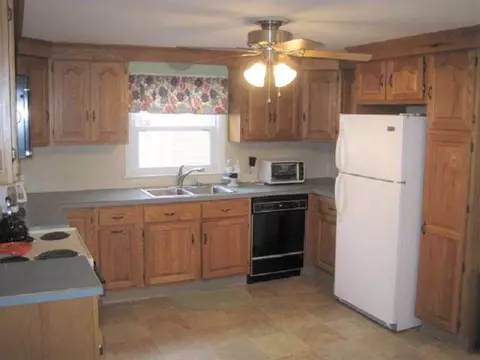 53 Frontier Rd, Warwick, RI 02889 photo 4