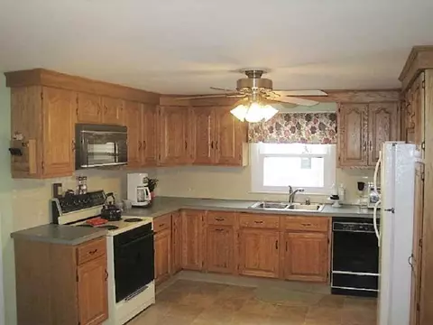 53 Frontier Rd, Warwick, RI 02889 photo 3