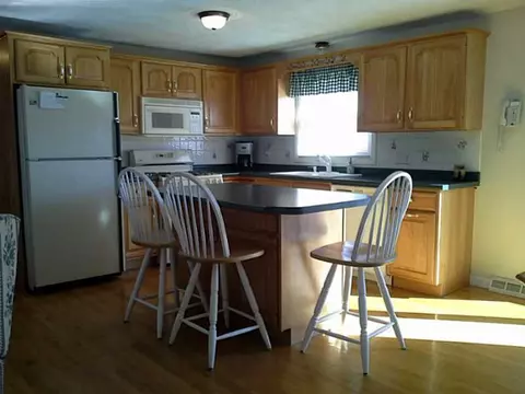 80 Aquarius Dr, Warwick, RI 02889 photo 4