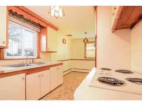 12 Winifred Ave, Warwick, RI 02889 photo 11
