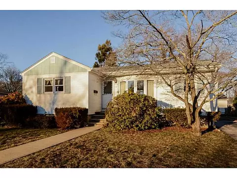 12 Winifred Ave, Warwick, RI 02889 photo 1