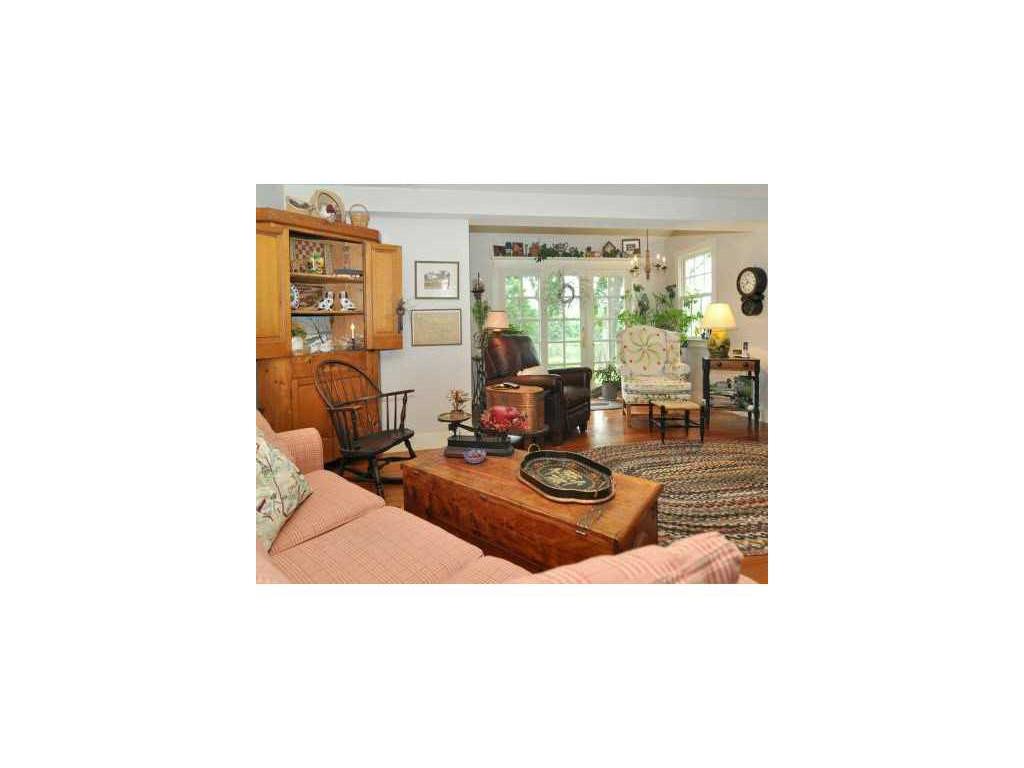 976 Buttonwoods Ave, Warwick, RI 02886 photo 9