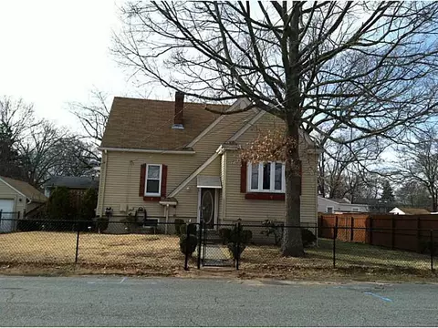 53 Arlee St, Warwick, RI 02889 photo 2