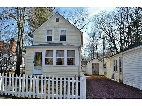 58 Bridge St, Warren, RI 02885 photo 1