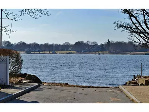 58 Bridge St, Warren, RI 02885 photo 4
