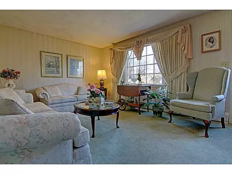 3 Circle Rd, Smithfield, RI 02917 photo 4
