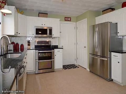 2 Christopher Rd, Westerly, RI 02891 photo 8