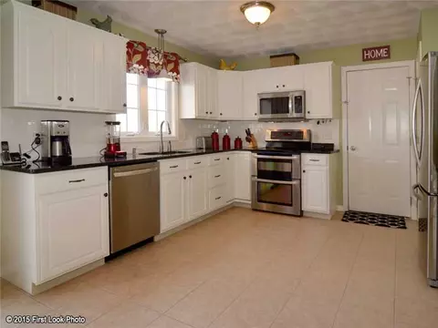 2 Christopher Rd, Westerly, RI 02891 photo 7