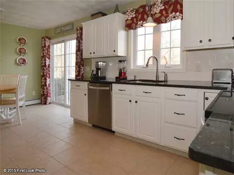 2 Christopher Rd, Westerly, RI 02891 photo 9