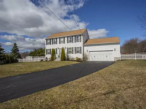 52 Wright Cir, Attleboro, MA 02703 photo 2