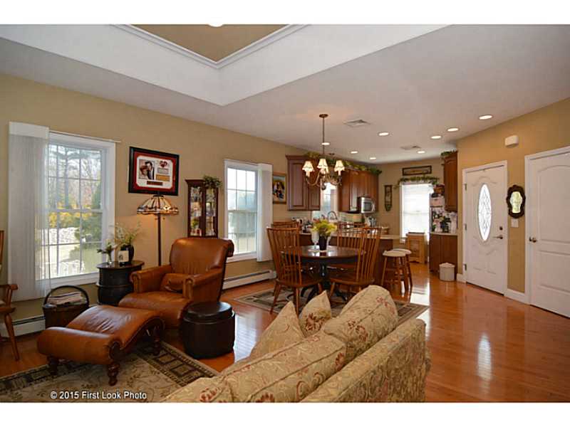 5 Daisy Ln, Coventry, RI 02816 photo 4