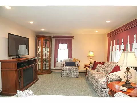 619 Diamond Hill Rd, Woonsocket, RI 02895 photo 9