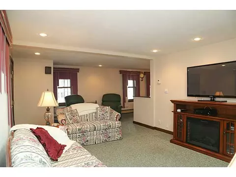 619 Diamond Hill Rd, Woonsocket, RI 02895 photo 8