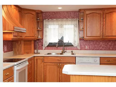 619 Diamond Hill Rd, Woonsocket, RI 02895 photo 6