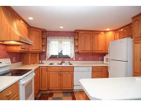 619 Diamond Hill Rd, Woonsocket, RI 02895 photo 7