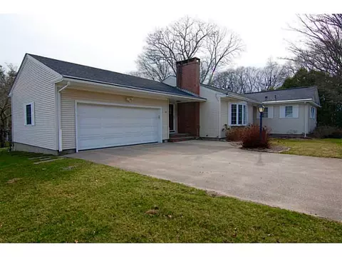 32 Edgewood Ave, Westerly, RI 02891 photo 2