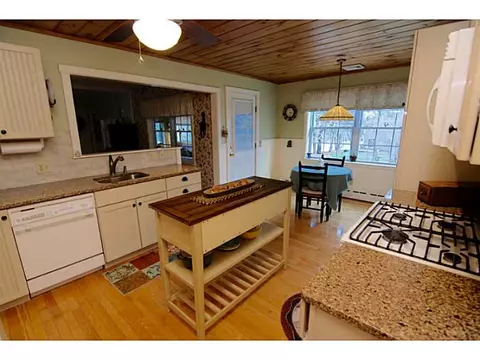 32 Edgewood Ave, Westerly, RI 02891 photo 8
